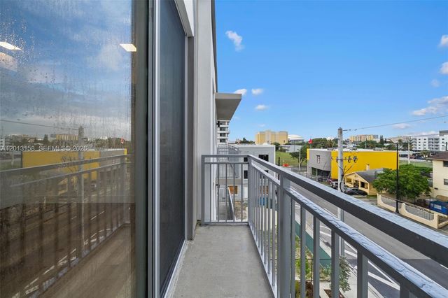 650 SW 1st St 306, Miami, FL 33130
