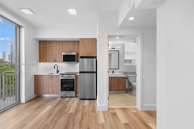 650 SW 1st St 306, Miami, FL 33130