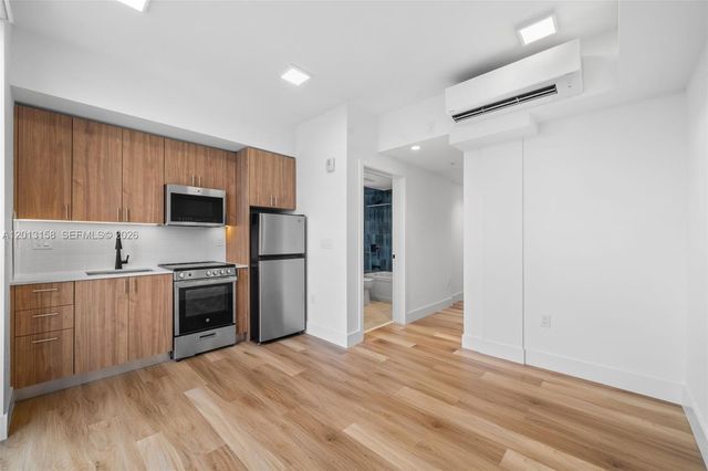 650 SW 1st St 306, Miami, FL 33130