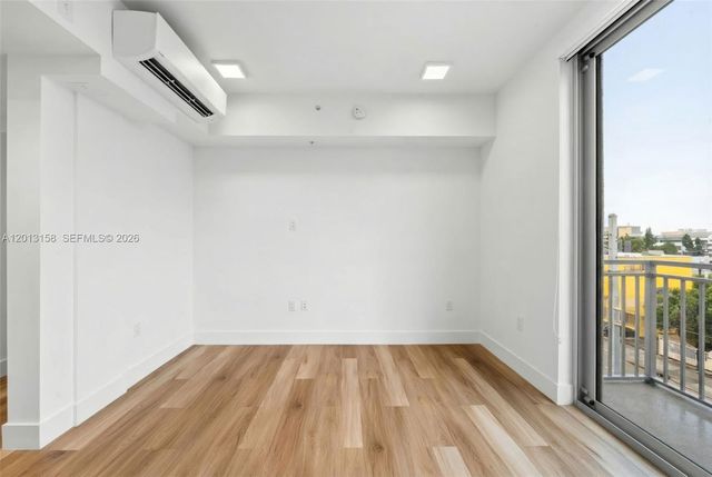650 SW 1st St 306, Miami, FL 33130