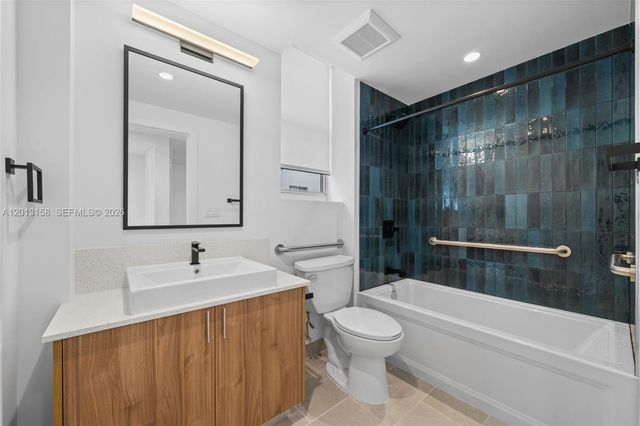650 SW 1st St 306, Miami, FL 33130