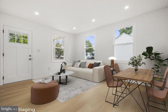 404 70TH PL, Capitol Heights, MD 20743