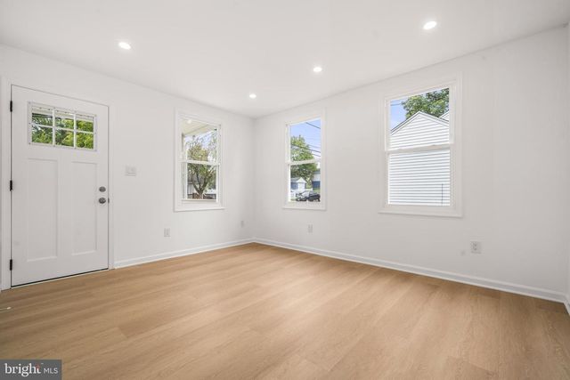 404 70TH PL, Capitol Heights, MD 20743