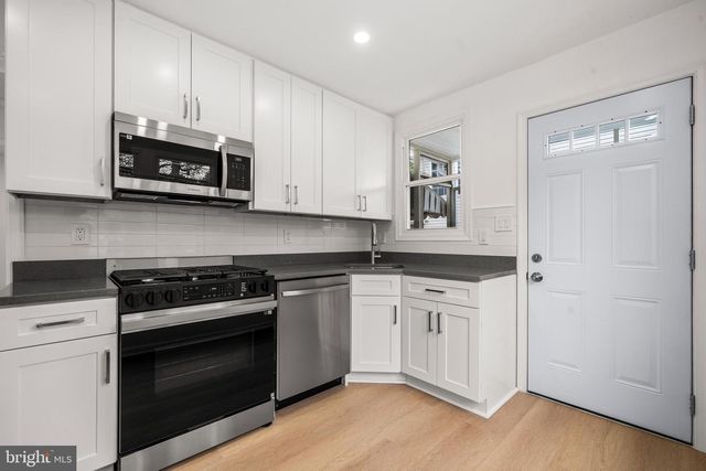 404 70TH PL, Capitol Heights, MD 20743