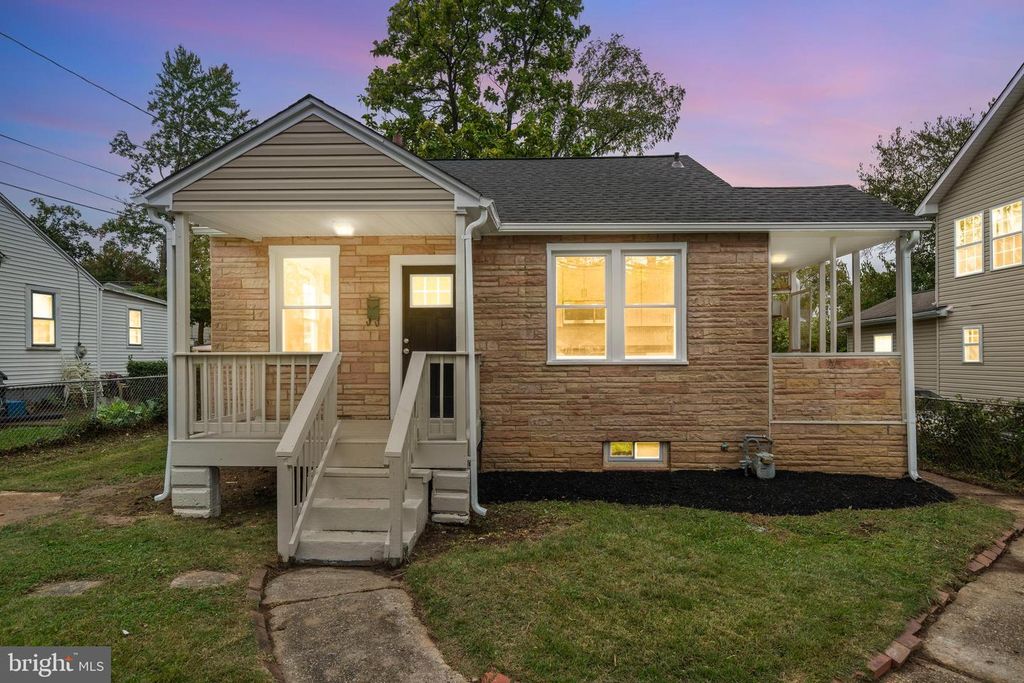 404 70TH PL, Capitol Heights, MD 20743