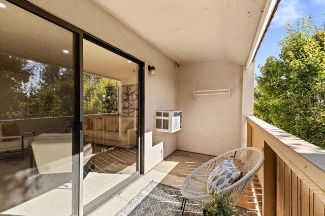 400 Ortega Avenue 301, Mountain View, CA 94040