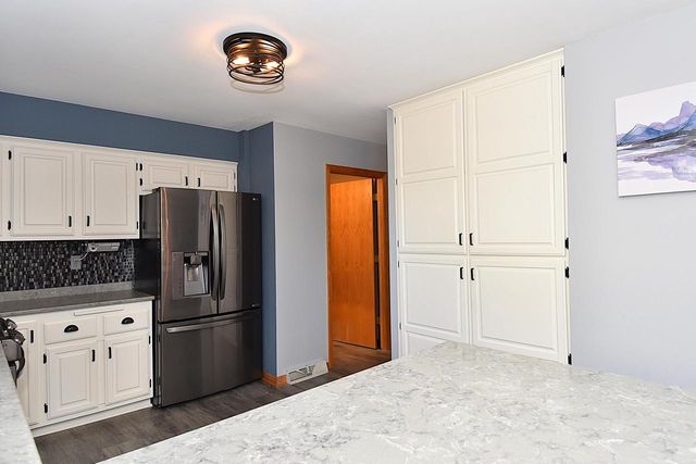 1232 Sunnyridge ROAD, Pewaukee, WI 53072