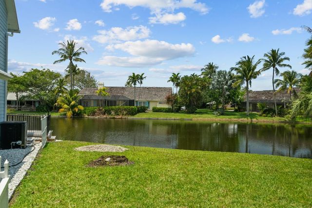 9029 SE Breeze Way, Hobe Sound, FL 33455