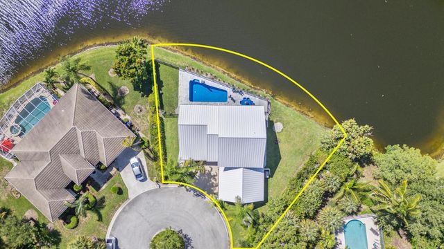 9029 SE Breeze Way, Hobe Sound, FL 33455