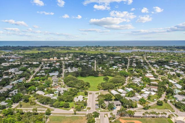 9029 SE Breeze Way, Hobe Sound, FL 33455