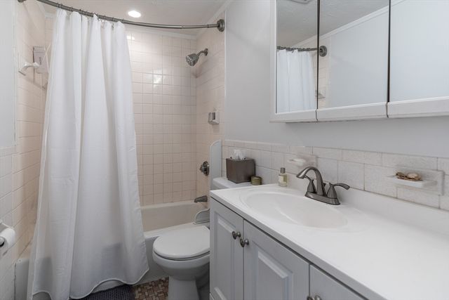 64 W Cedar St 5, Boston, MA 02114