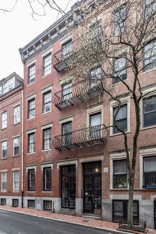 64 W Cedar St 5, Boston, MA 02114