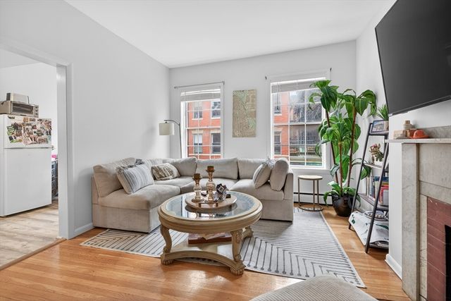 64 W Cedar St 5, Boston, MA 02114