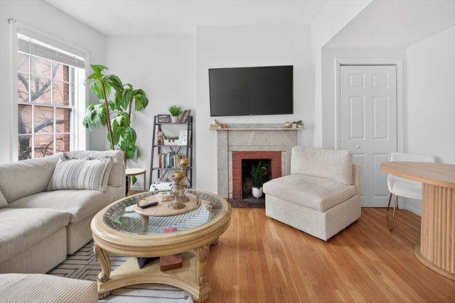 64 W Cedar St 5, Boston, MA 02114