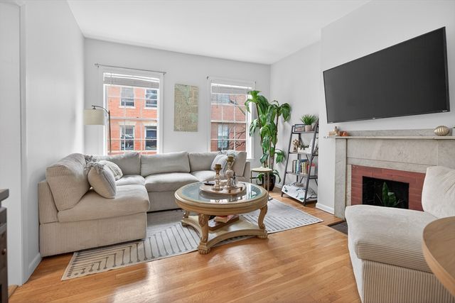 64 W Cedar St 5, Boston, MA 02114