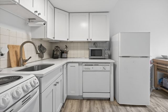 64 W Cedar St 5, Boston, MA 02114
