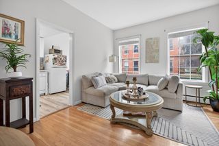 64 W Cedar St 5, Boston, MA 02114