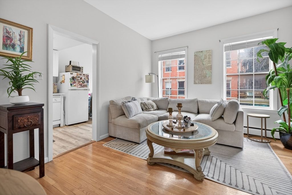 64 W Cedar St 5, Boston, MA 02114