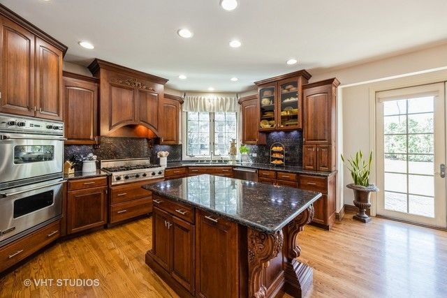 6100 Timber Ridge Court, Indian Head Park, IL 60525