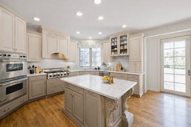 6100 Timber Ridge Court, Indian Head Park, IL 60525