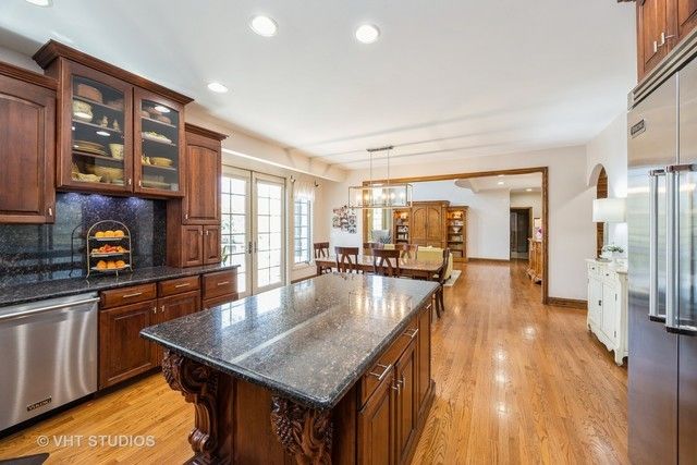 6100 Timber Ridge Court, Indian Head Park, IL 60525