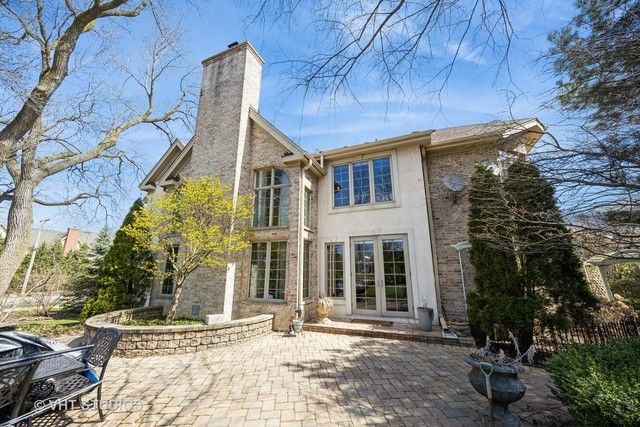 6100 Timber Ridge Court, Indian Head Park, IL 60525