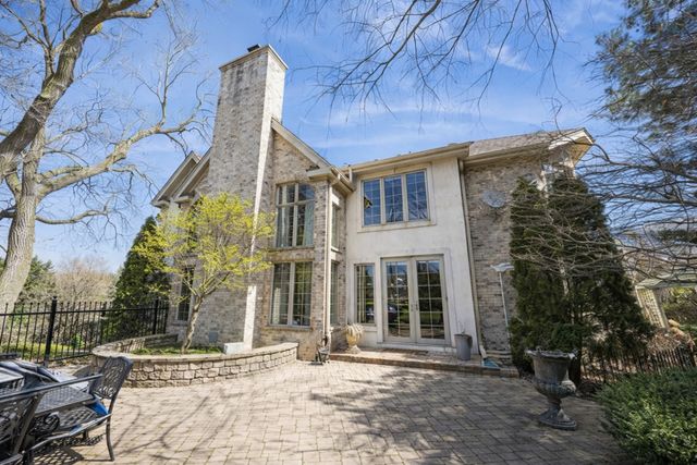 6100 Timber Ridge Court, Indian Head Park, IL 60525