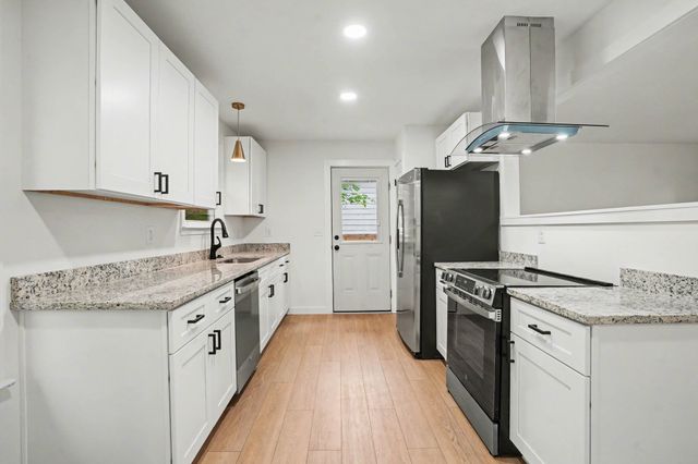 512 Aspen Dr, Clarksville, TN 37042