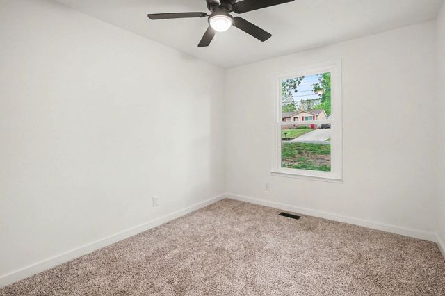 512 Aspen Dr, Clarksville, TN 37042