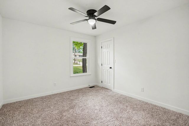 512 Aspen Dr, Clarksville, TN 37042