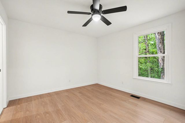 512 Aspen Dr, Clarksville, TN 37042