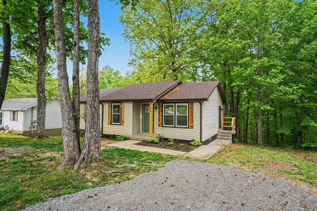 512 Aspen Dr, Clarksville, TN 37042