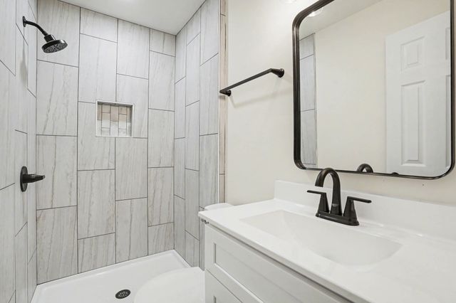 512 Aspen Dr, Clarksville, TN 37042