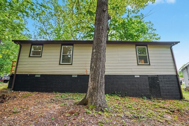 512 Aspen Dr, Clarksville, TN 37042