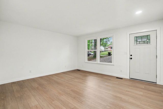 512 Aspen Dr, Clarksville, TN 37042