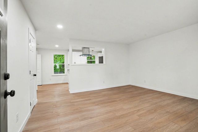 512 Aspen Dr, Clarksville, TN 37042