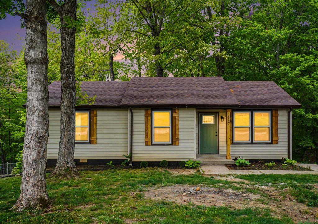 512 Aspen Dr, Clarksville, TN 37042