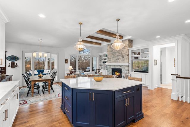 7070 Highland Court, Eden Prairie, MN 55346