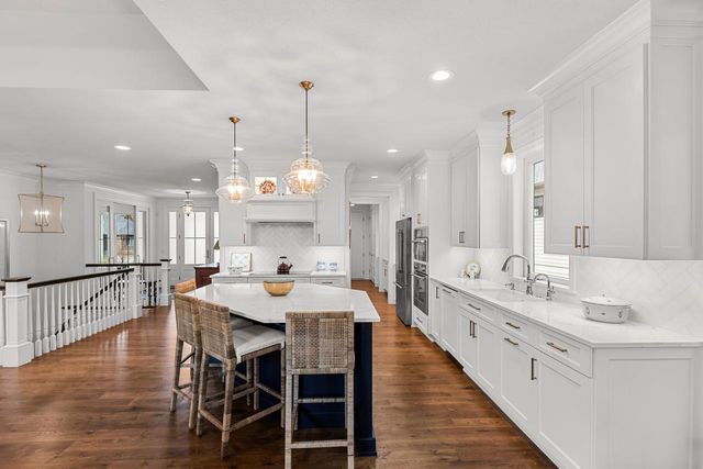 7070 Highland Court, Eden Prairie, MN 55346