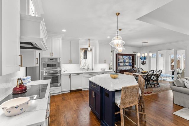 7070 Highland Court, Eden Prairie, MN 55346