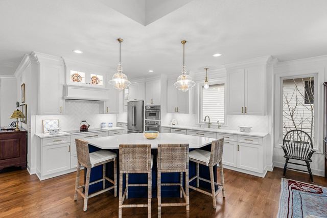 7070 Highland Court, Eden Prairie, MN 55346