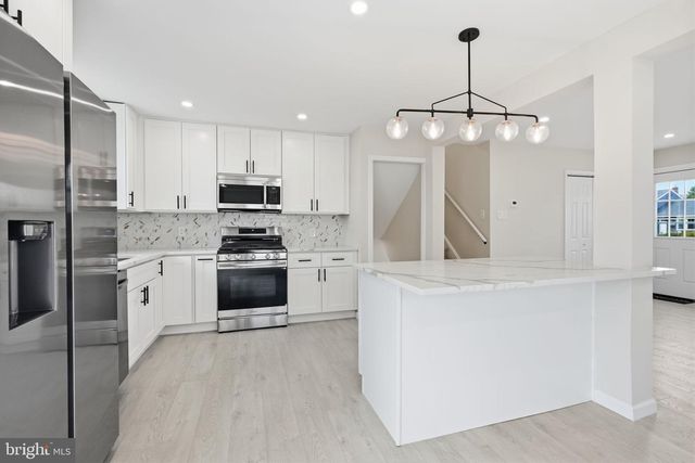 993 RIVIERA RD, Warminster, PA 18974