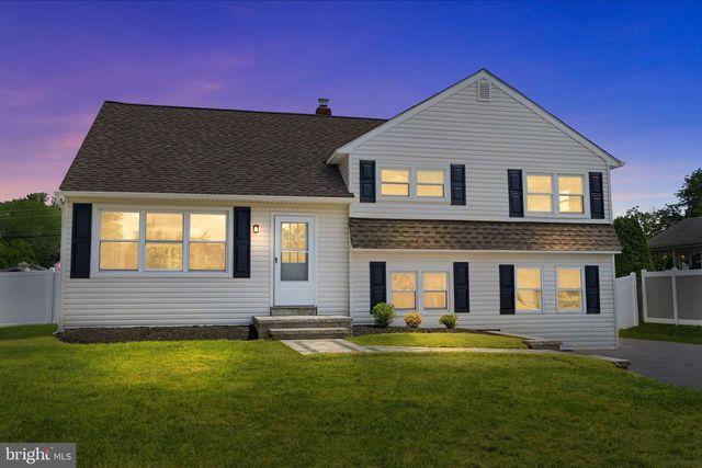 993 RIVIERA RD, Warminster, PA 18974