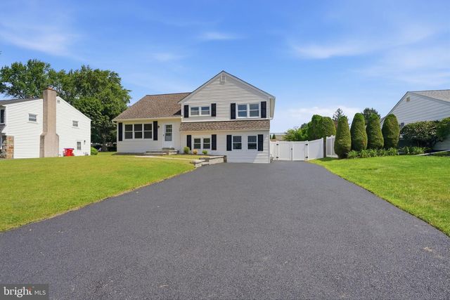 993 RIVIERA RD, Warminster, PA 18974