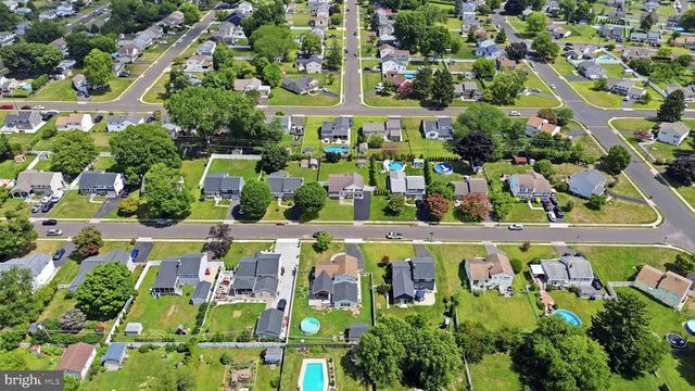 993 RIVIERA RD, Warminster, PA 18974