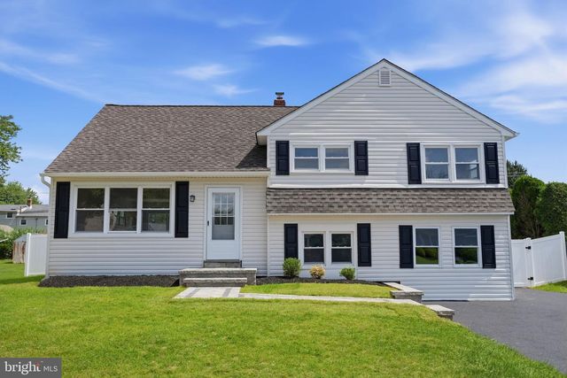 993 RIVIERA RD, Warminster, PA 18974