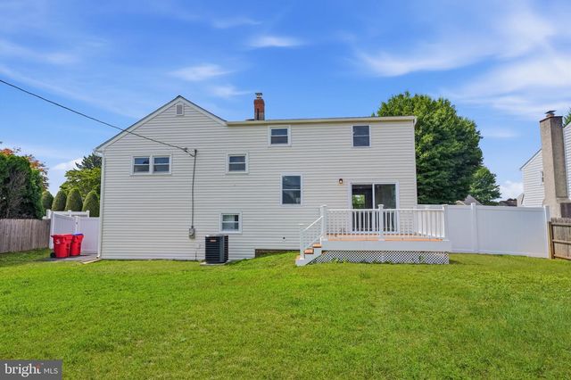 993 RIVIERA RD, Warminster, PA 18974