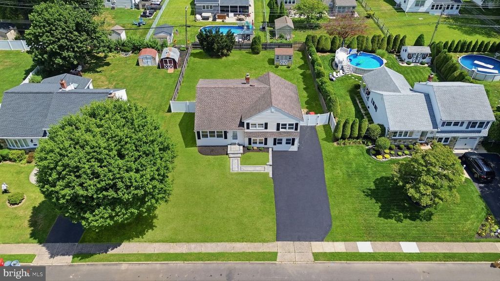 993 RIVIERA RD, Warminster, PA 18974