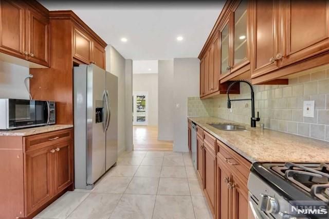 22 Greentree Terrace, Tenafly, NJ 07670