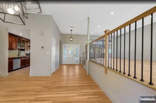 22 Greentree Terrace, Tenafly, NJ 07670